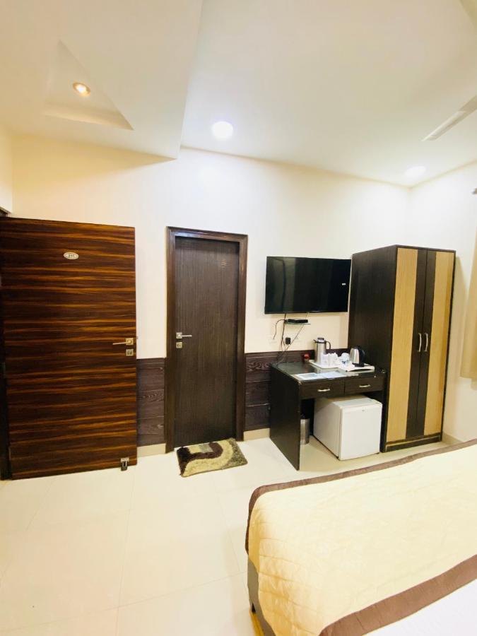 Hotel Pradeep Palace Gorakhpur Extérieur photo
