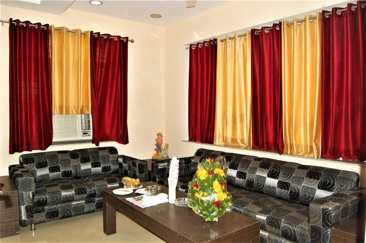 Hotel Pradeep Palace Gorakhpur Extérieur photo